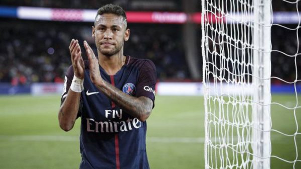 Neymar thanking the fans in Paris