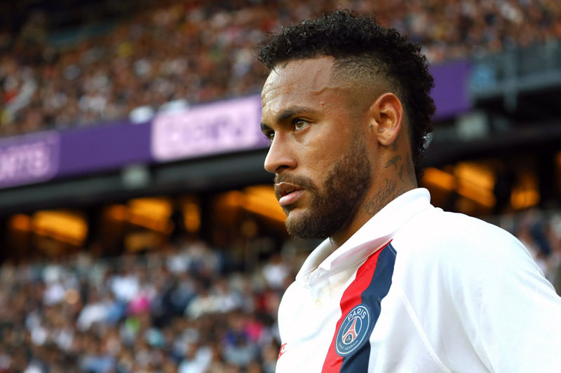 Neymar looking focused prior to a PSG game