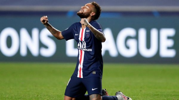 Neymar on his knees celebrating PSG victory