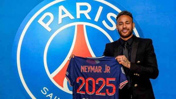 Neymar holding the PSG shirt after renewing with the club until 2025
