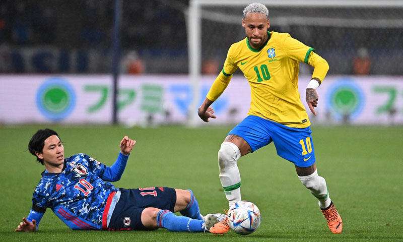 Neymar playing in Tokyko, in a Japan vs Brazil international match